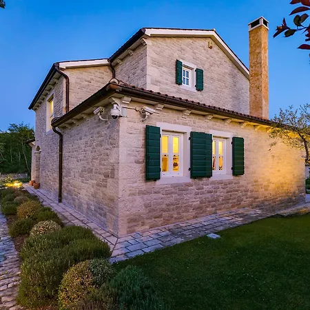 Experience For 8 People With Private 46 M2 Heated Pool & Pet Friendly