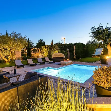 Villa Experience For 8 People With Private 46 M2 Heated Pool & Pet Friendly Baderna