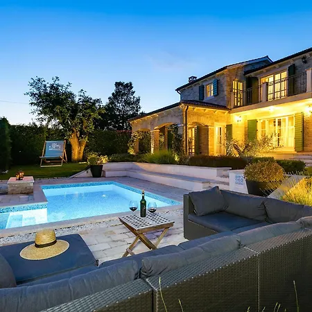 Experience For 8 People With Private 46 M2 Heated Pool & Pet Friendly * Baderna