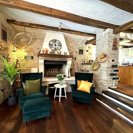 Experience For 8 People With Private 46 M2 Heated Pool & Pet Friendly Vila *