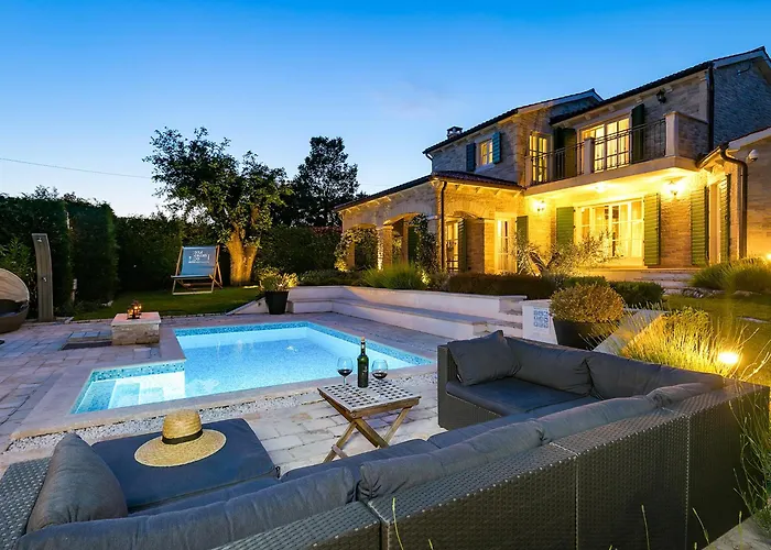 Experience For 8 People With Private 46 M2 Heated Pool & Pet Friendly * Baderna